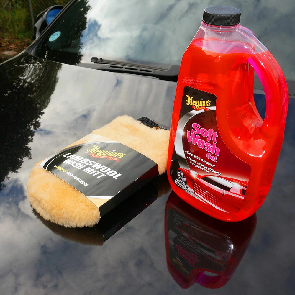 Meguiar's Lambswool Wash Mitt 4 Meguiar's Lambswool Wash Mitt - Image 2