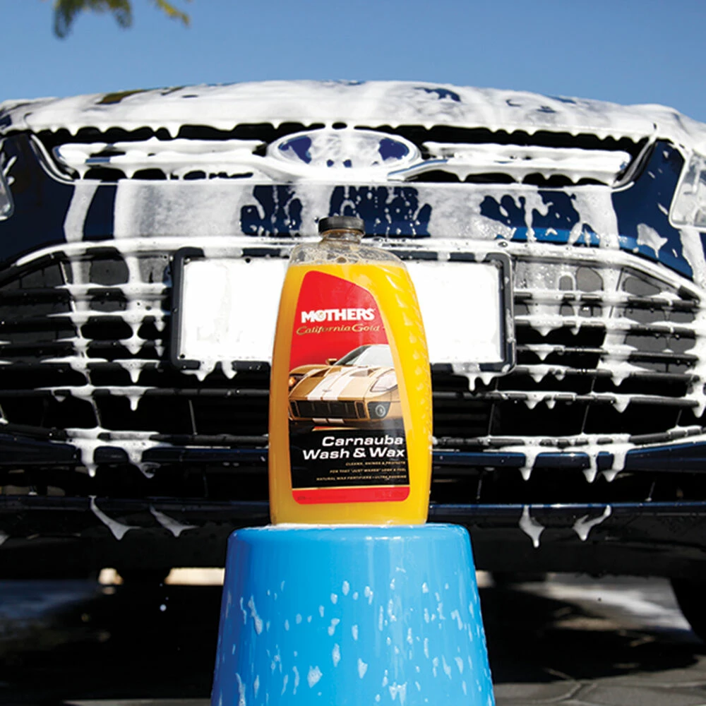 Mothers California Gold Carnauba Wash & Wax 1.89 Litre 4 Mothers California Gold Carnauba Wash & Wax 1.89 Litre - Image 2