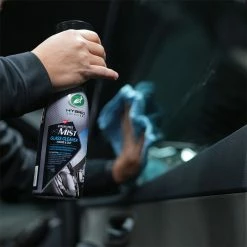 Turtle Wax Hybrid Solutions Streak Free Mist Glass Cleaner 591mL 10 Turtle Wax Hybrid Solutions Streak Free Mist Glass Cleaner 591mL -Wash & Dry Shop SCA 636709 01 hi res
